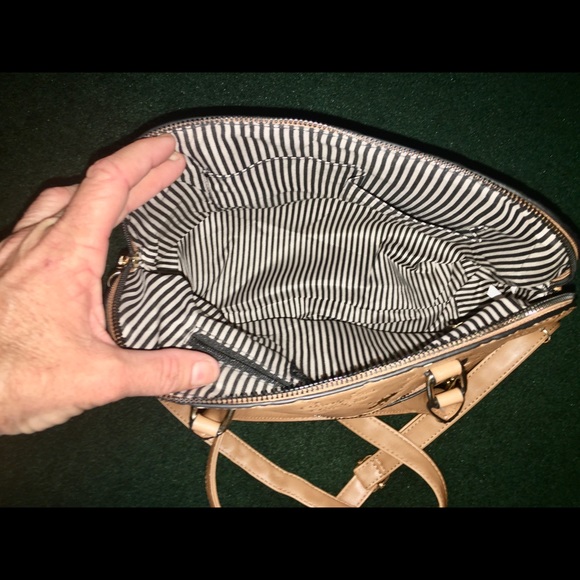 Brown purse used 1x in EXCELLENT condition! - Picture 3 of 5